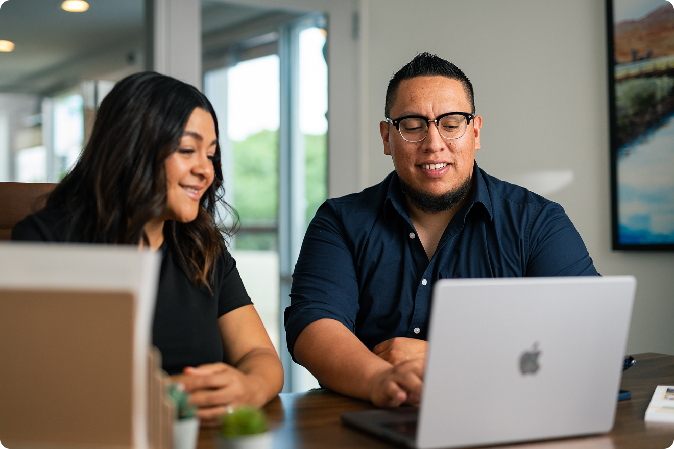 Agent showing consumer information on a laptop